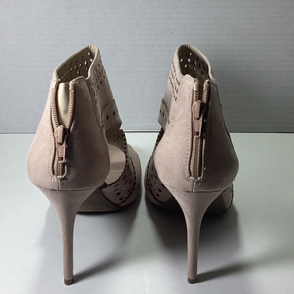 Jennifer Lopez Sweet Gum Women's Cutout High Heels - Picture 4 of 6